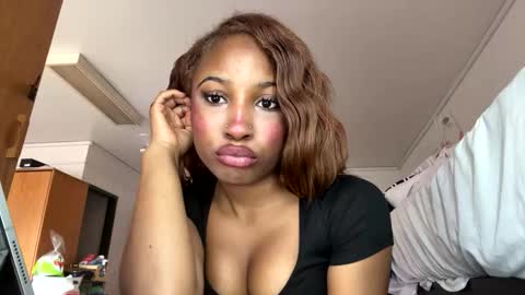 missmarimac online show from 02-25-26, 04:05