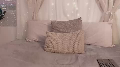 Snapshot of missmeegan_ chatting on 07-28-26, 03:21 Alejandra online show from 07-28-26, 03:21