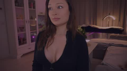Snapshot of missmerciless chatting on 05-25-26, 04:51 LUXXANDRA online show from 05-25-26, 04:51