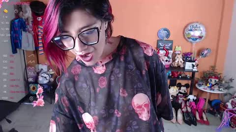 Snapshot of missmia2 chatting on 12-16-24, 04:05 Miss Mia online show from 12-16-24, 04:05