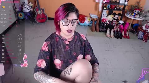 Snapshot of missmia2 chatting on 12-16-24, 08:26 Miss Mia online show from 12-16-24, 08:26