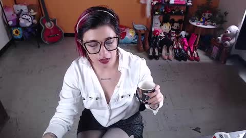 Snapshot of missmia2 chatting on 12-17-24, 04:32 Miss Mia online show from 12-17-24, 04:32