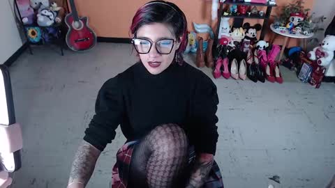 Snapshot of missmia2 chatting on 12-18-24, 03:00 Miss Mia online show from 12-18-24, 03:00