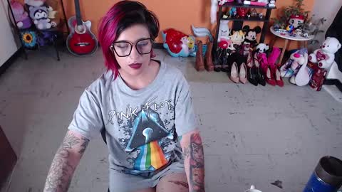 Snapshot of missmia2 chatting on 12-21-24, 04:14 Miss Mia online show from 12-21-24, 04:14