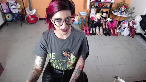 Snapshot of missmia2 chatting on 12-22-24, 02:49 Miss Mia online show from 12-22-24, 02:49