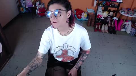 Snapshot of missmia2 chatting on 01-08-25, 01:52 Miss Mia online show from 01-08-25, 01:52