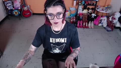 Snapshot of missmia2 chatting on 01-22-25, 05:17 Miss Mia online show from 01-22-25, 05:17