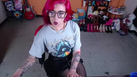 Snapshot of missmia2 chatting on 01-25-25, 04:46 Miss Mia online show from 01-25-25, 04:46