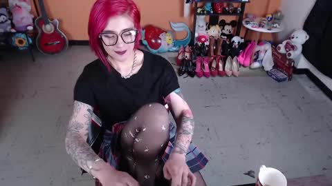 Snapshot of missmia2 chatting on 01-28-25, 04:08 Miss Mia online show from 01-28-25, 04:08