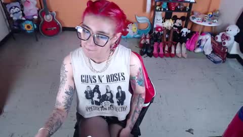 Snapshot of missmia2 chatting on 01-30-25, 04:02 Miss Mia online show from 01-30-25, 04:02