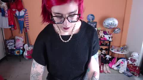 Snapshot of missmia2 chatting on 02-05-25, 01:33 Miss Mia online show from 02-05-25, 01:33