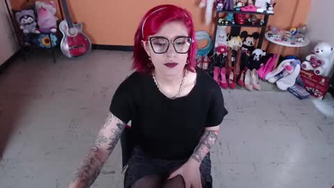 Snapshot of missmia2 chatting on 02-05-25, 04:36 Miss Mia online show from 02-05-25, 04:36