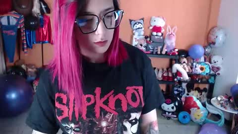 Snapshot of missmia2 chatting on 09-25-25, 05:05 Miss Mia online show from 09-25-25, 05:05