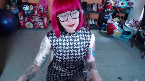 Miss Mia online show from 11-28-25, 01:25