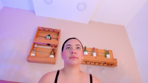 Mia  online show from 11-24-25, 11:43