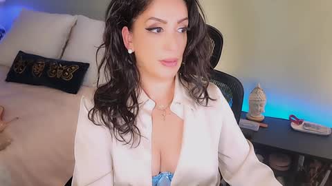 Snapshot of missmina chatting on 10-25-25, 02:41 Mina online show from 10-25-25, 02:41