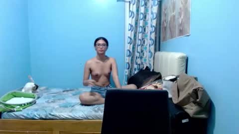 missminervaa online show from 04-16-26, 08:09