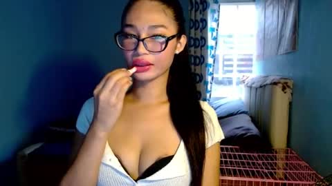 Snapshot of missminervaa chatting on 07-27-26, 08:10 missminervaa online show from 07-27-26, 08:10