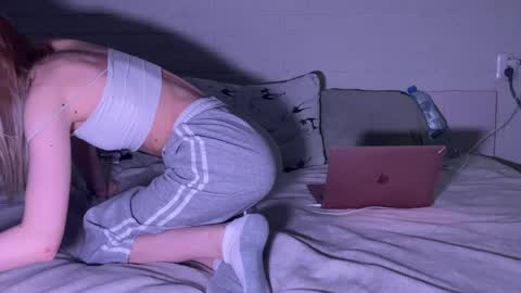 missmiroslava online show from 04-01-26, 01:41