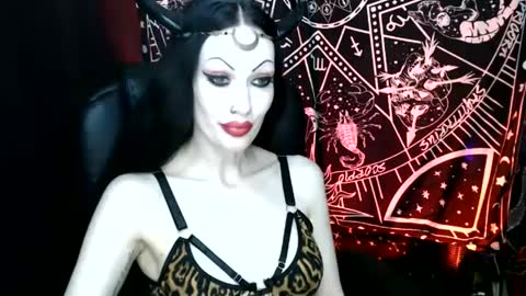MissMoonDoll online show from 01-02-25, 04:30