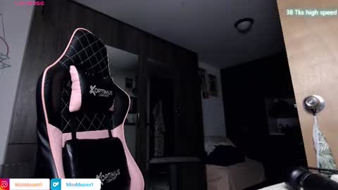Snapshot of missmoonn chatting on 07-25-26, 06:49 MissMoon online show from 07-25-26, 06:49