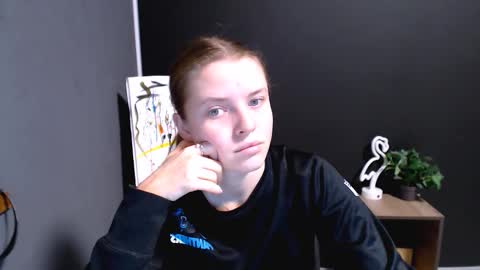 Olivia online show from 11-12-25, 01:44