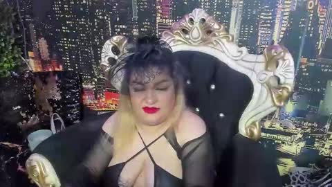 QueenT online show from 11-28-25, 11:40