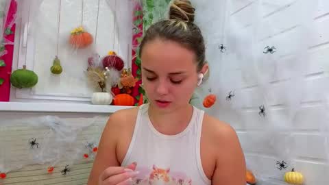 . online show from 10-31-25, 07:42