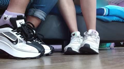 TELL ME MISS online show from 01-12-26, 02:17