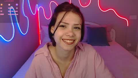 Snapshot of misssfoxyy chatting on 04-07-26, 08:09 Miss Mila online show from 04-07-26, 08:09