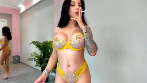 Snapshot of misssiennaa chatting on 05-21-26, 05:25 Sienna online show from 05-21-26, 05:25