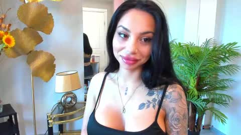 Snapshot of misssiennaa chatting on 05-29-26, 06:11 Sienna online show from 05-29-26, 06:11