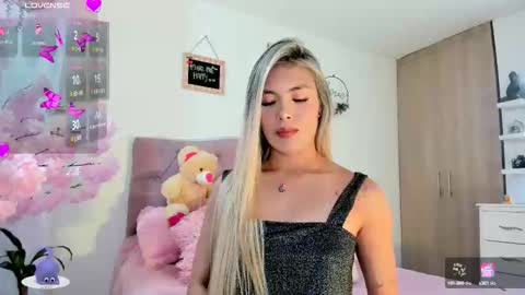 ... Independent model online show from 09-25-25, 04:38