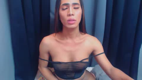 Snapshot of misstressdommxx chatting on 12-15-24, 07:46 Akie online show from 12-15-24, 07:46