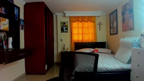 missvalery1 online show from 09-08-25, 08:52