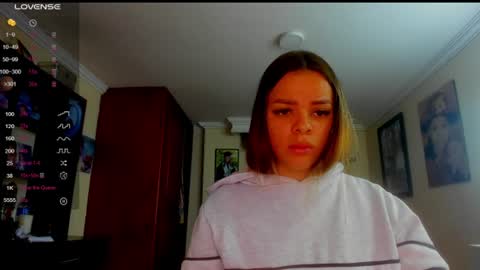 Snapshot of missvalery1 chatting on 06-10-26, 10:52 missvalery1 online show from 06-10-26, 10:52