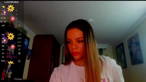 Snapshot of missvalery1 chatting on 06-18-26, 11:09 missvalery1 online show from 06-18-26, 11:09