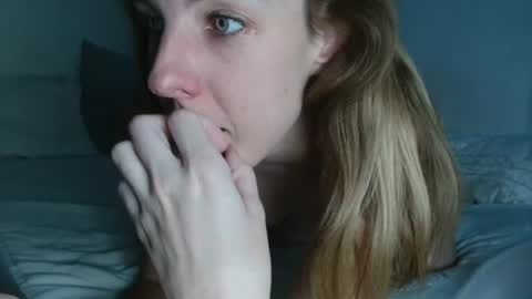 Snapshot of missxmonique chatting on 07-07-26, 06:47 Monique online show from 07-07-26, 06:47