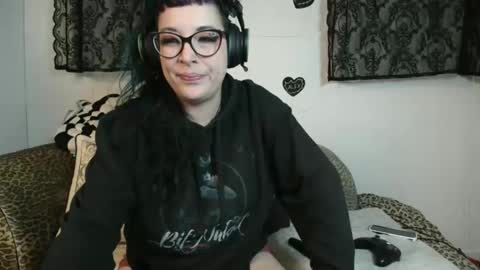 Missy Dee online show from 04-12-26, 07:02