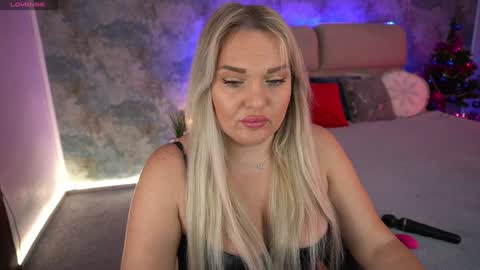 Snapshot of missyymartinezz chatting on 12-23-24, 08:44  Amely  online show from 12-23-24, 08:44