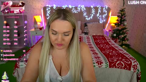 Snapshot of missyymartinezz chatting on 12-30-24, 12:31  Amely  online show from 12-30-24, 12:31