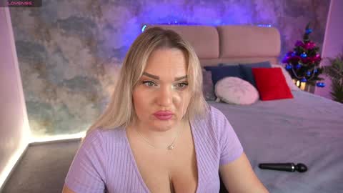 Snapshot of missyymartinezz chatting on 01-09-25, 07:52  Amely  online show from 01-09-25, 07:52