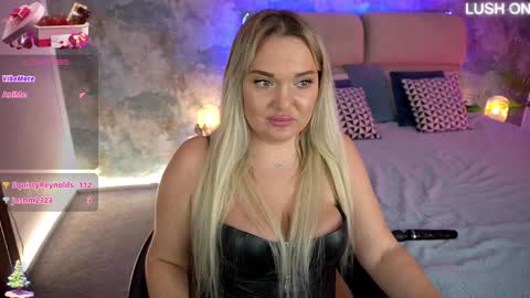 Snapshot of missyymartinezz chatting on 01-22-25, 01:42  Amely  online show from 01-22-25, 01:42