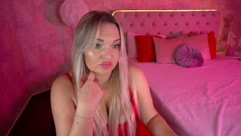 Snapshot of missyymartinezz chatting on 01-25-25, 08:21  Amely  online show from 01-25-25, 08:21