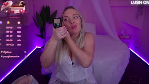 Snapshot of missyymartinezz chatting on 01-29-25, 11:09  Amely  online show from 01-29-25, 11:09