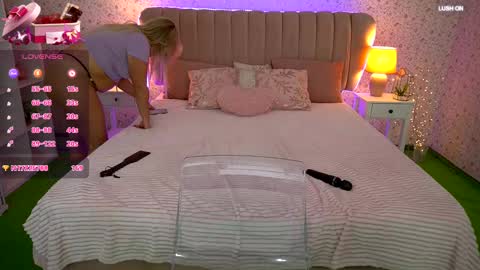 Snapshot of missyymartinezz chatting on 02-13-25, 03:35  Amely  online show from 02-13-25, 03:35