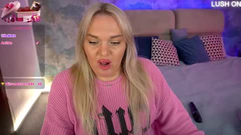 Snapshot of missyymartinezz chatting on 02-26-25, 01:08  Amely  online show from 02-26-25, 01:08