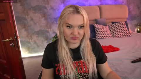 Snapshot of missyymartinezz chatting on 03-09-25, 09:35  Amely  online show from 03-09-25, 09:35