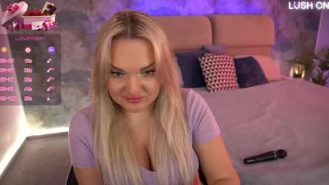 Snapshot of missyymartinezz chatting on 03-10-25, 08:26  Amely  online show from 03-10-25, 08:26