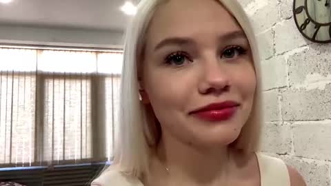 Snapshot of mist1k chatting on 11-27-25, 12:07 Stella online show from 11-27-25, 12:07